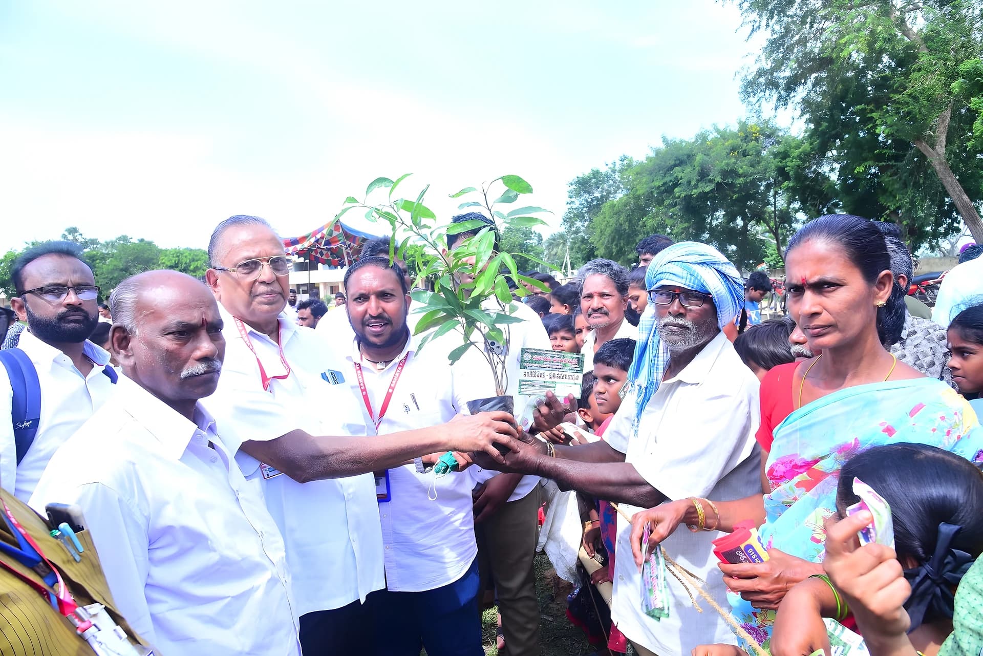 ‘ఇంటికో మొక్క ప్రతి పౌరుని బాధ్యత’
