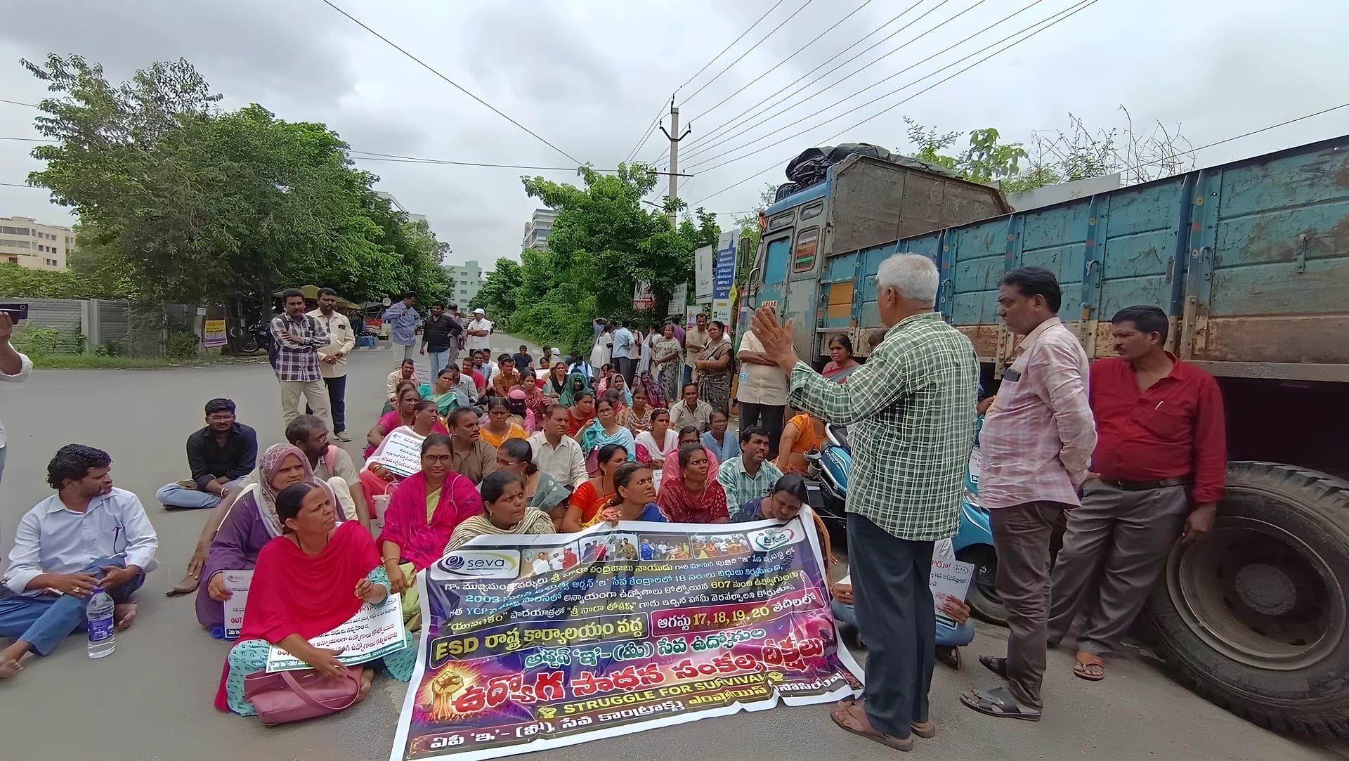 ఉద్యోగాలు కోల్పోయిన 607 మందికి న్యాయం చేయాలి