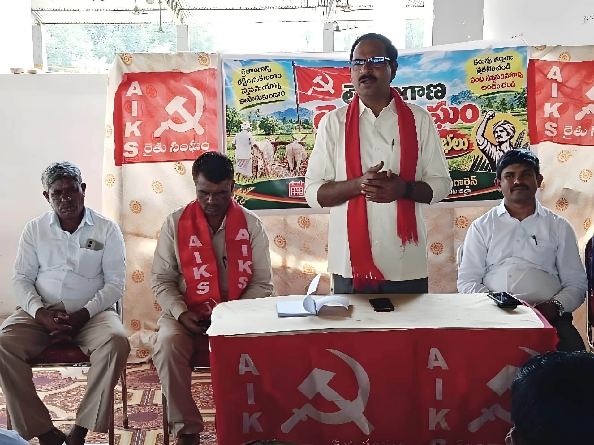 రుణ విమోచన చట్టం తెచ్చి రైతులను ఆదుకోవాలి
