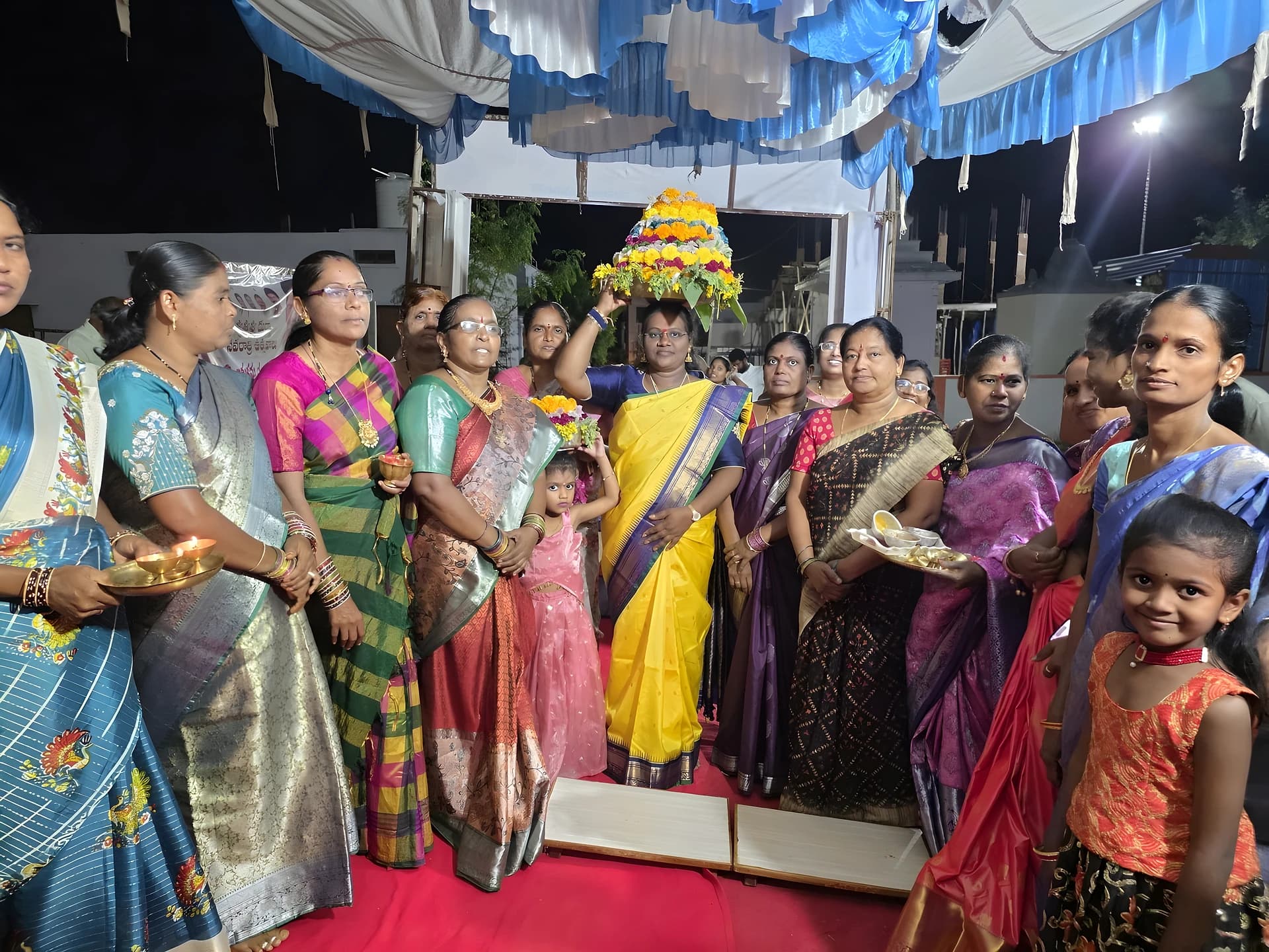 అక్షర కాలనీలో శరన్నవరాత్రి వేడుకలు.. మేయర్ పూజలు